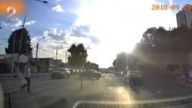 VIDEO Un tânăr de 19, spulberat pe trecerea de pietoni! Totul a fost filmat pe camera de bord